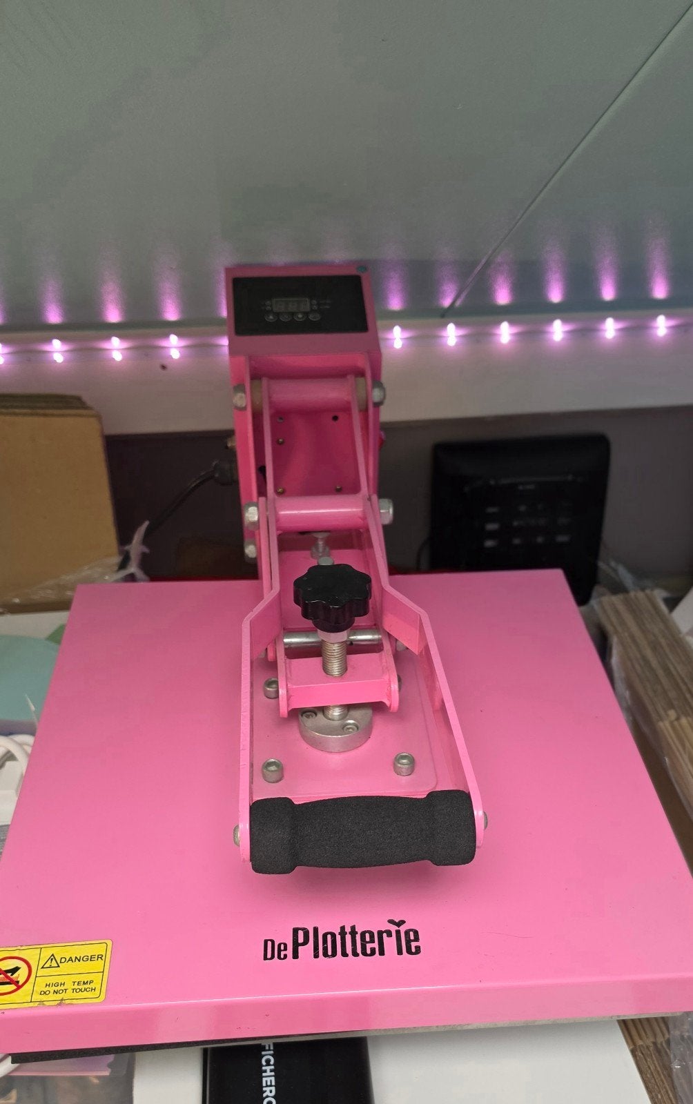 Roze hittepers machine - De Plotterie, Ophalen, Gebruikt