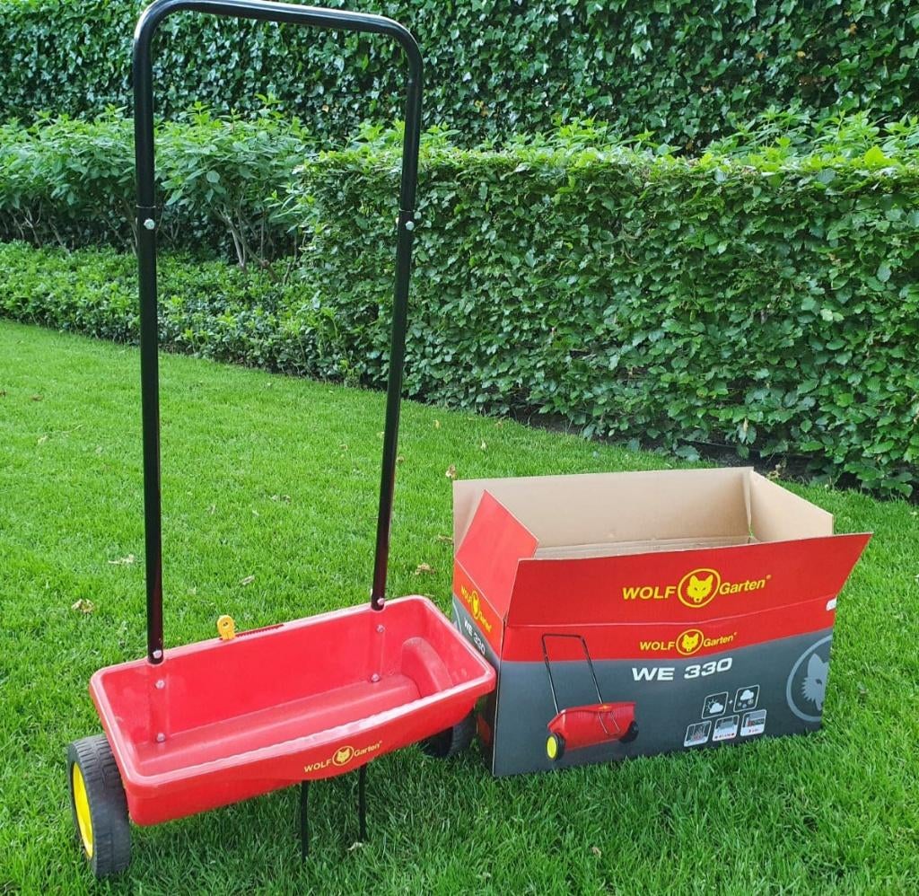 Strooiwagen Wolf WE 330 - 50 cm strooibreedte, Ophalen, Zo goed als nieuw, Overige soorten, Wolf