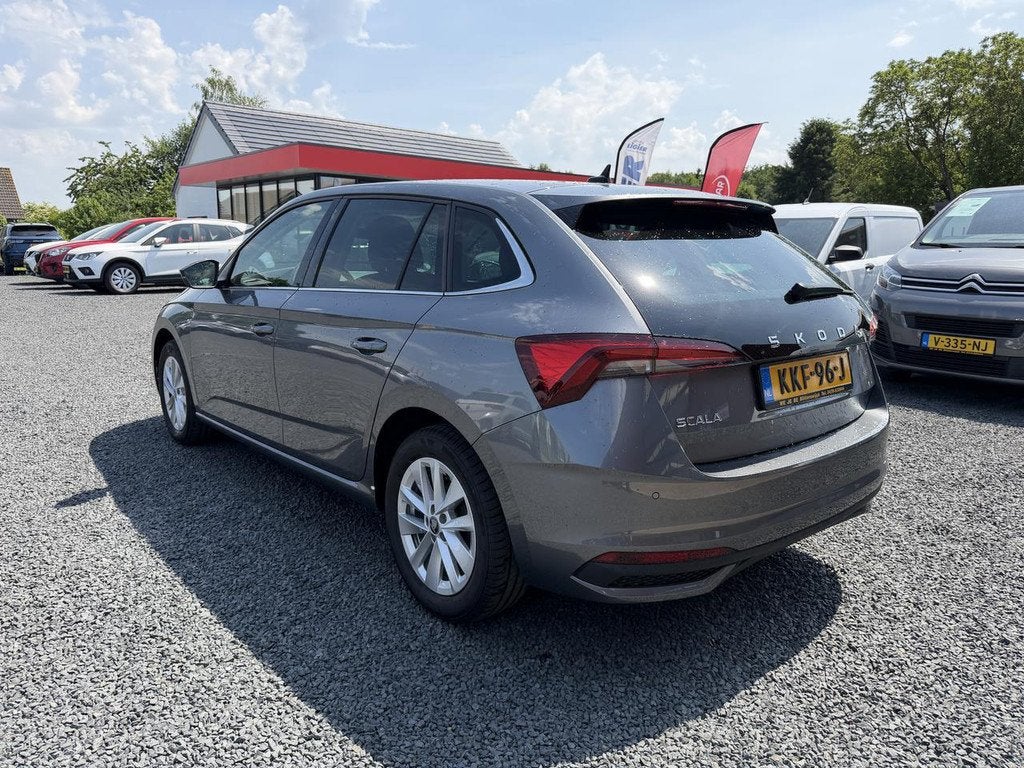 Skoda Scala 1.0 TSI SELECTION AUTOMAAT (bj 2025), Auto's, Skoda, Zwart, Met garantie (alle), 116 pk, Origineel Nederlands