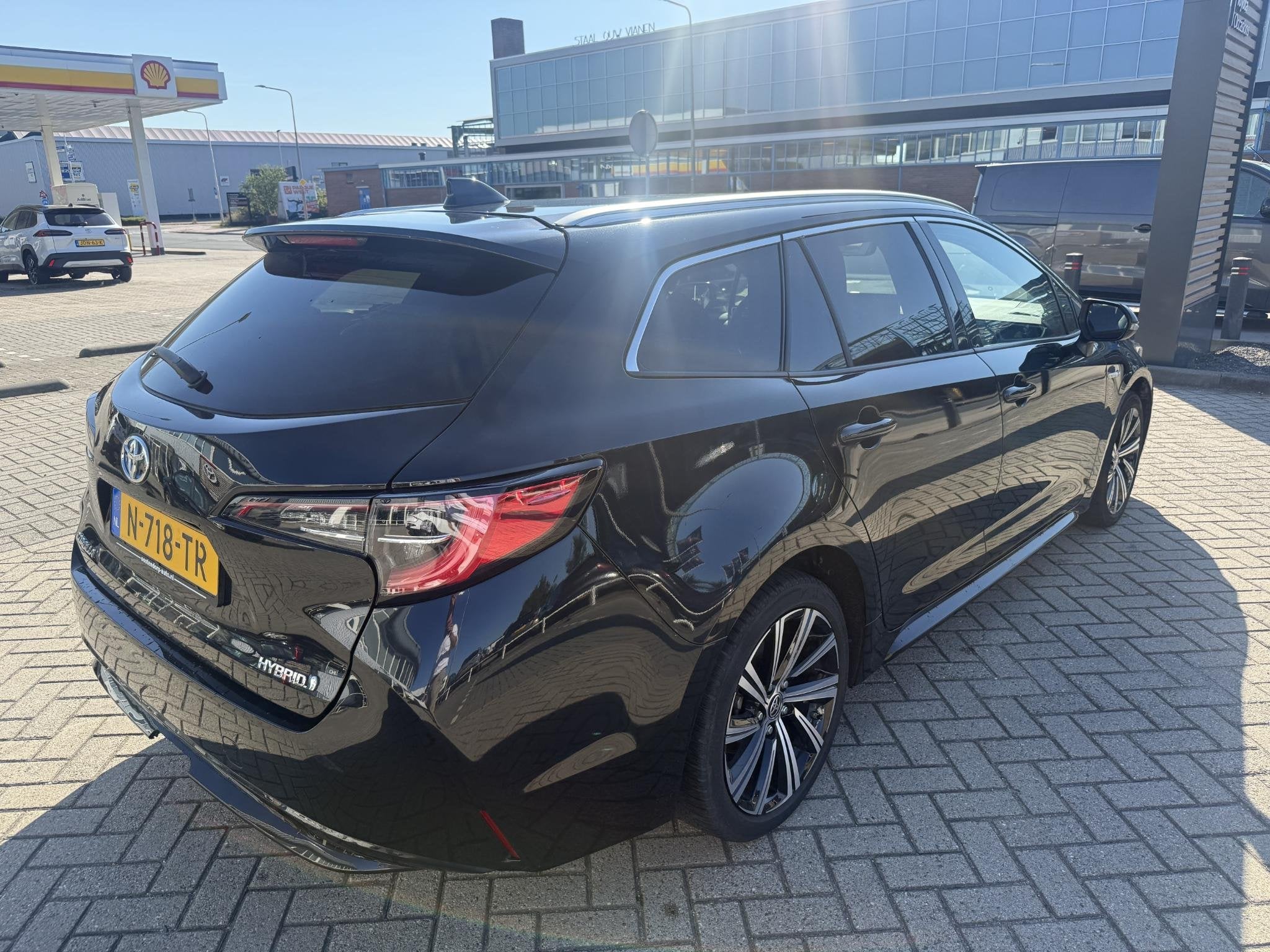 Foto 21 van Toyota Corolla Touring Sports 1.8 Hybrid Business Plus + tre