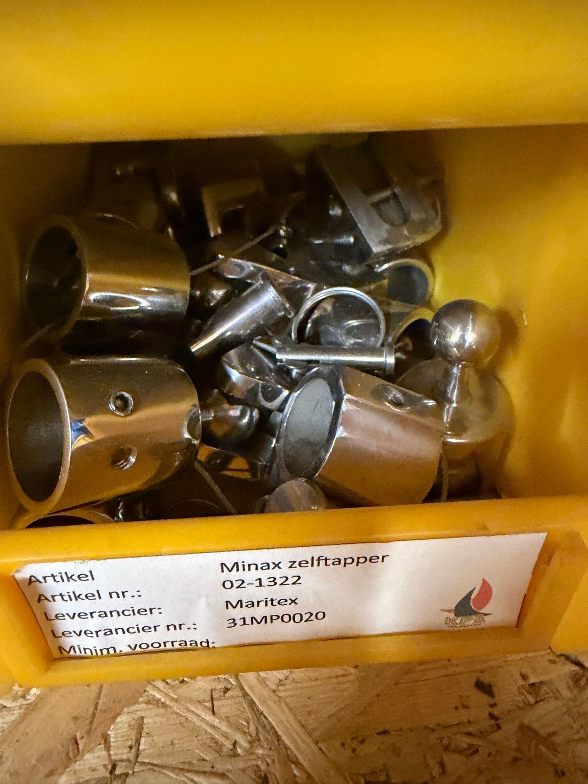 Foto 6 van Grote partij RVS onderdelen voor boot/schip (60 bakken)
