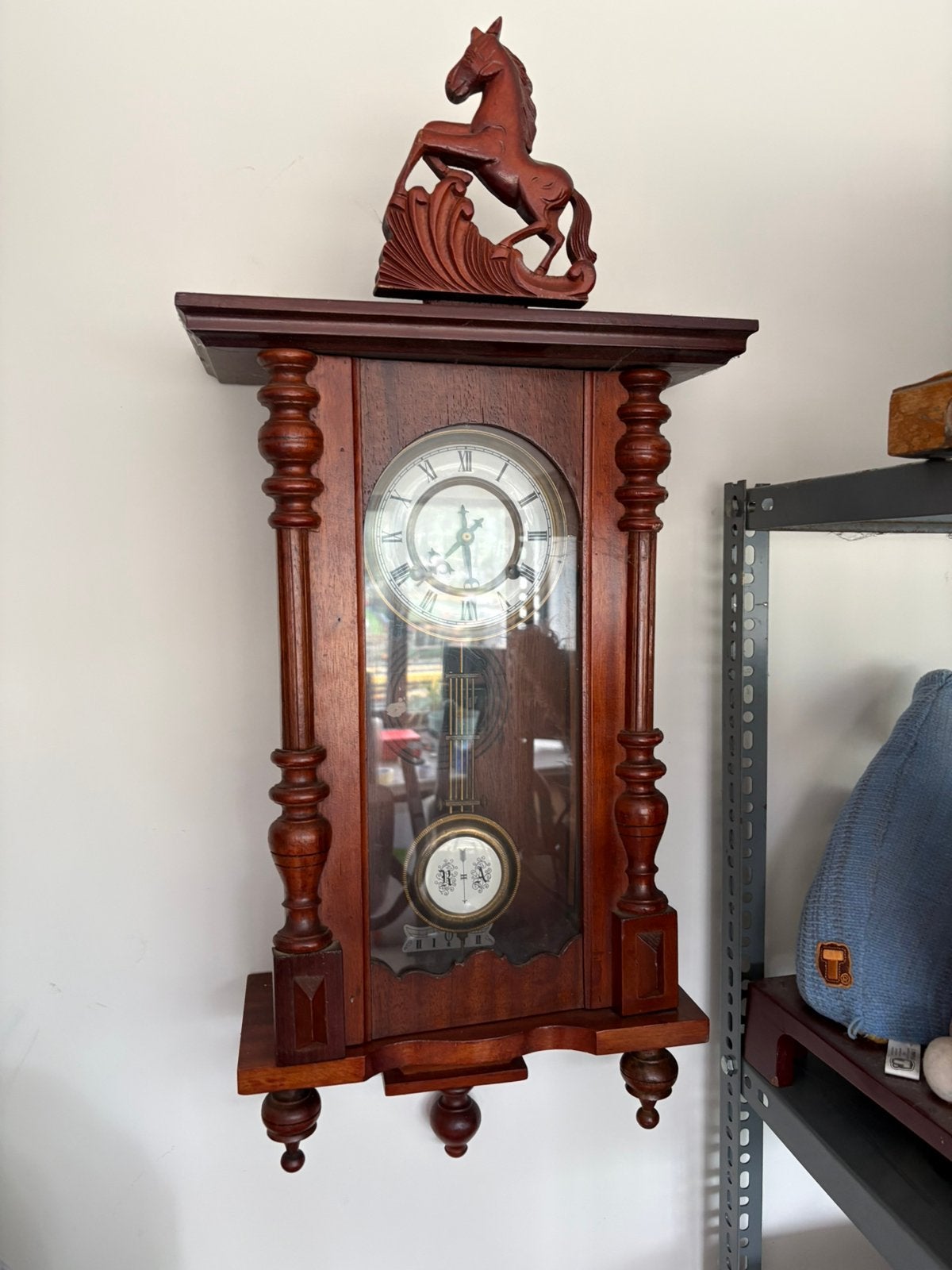 Antieke houten wandklok met slinger en gong – opknapper, Verzenden