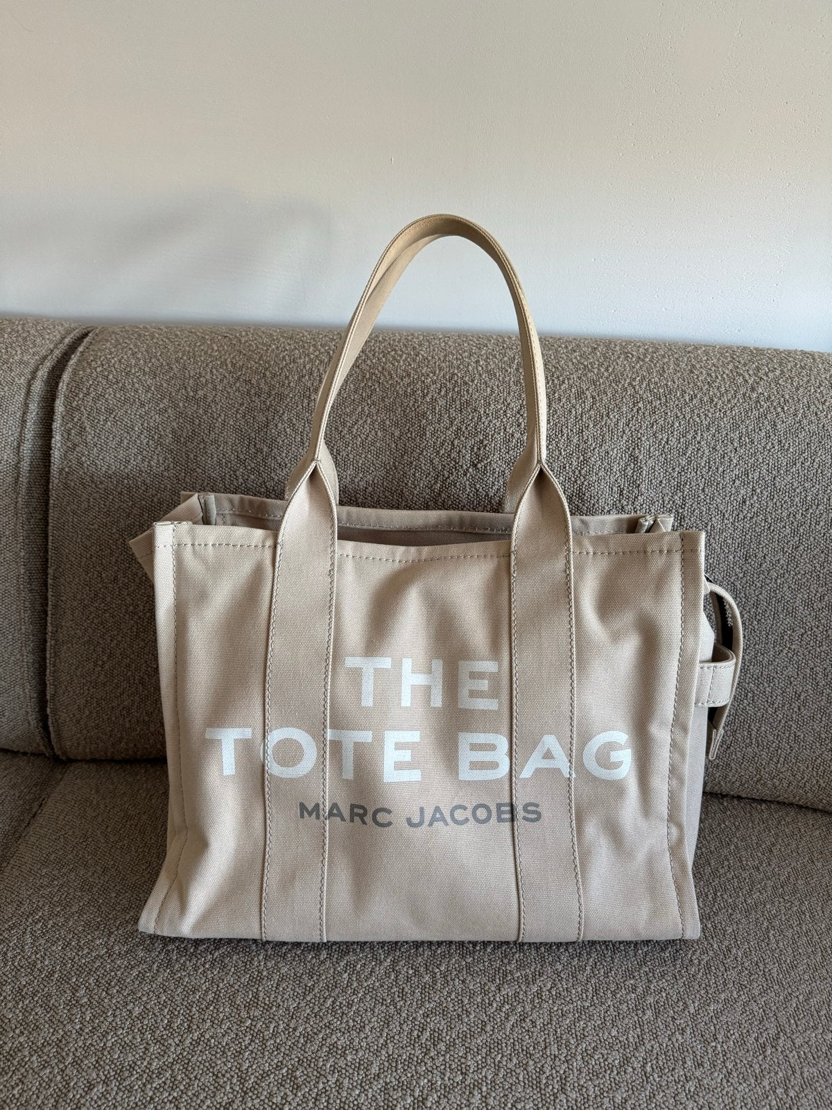 Marc Jacobs The Tote Bag - Beige Canvas, Ophalen of Verzenden, Zo goed als nieuw, Beige, Shopper