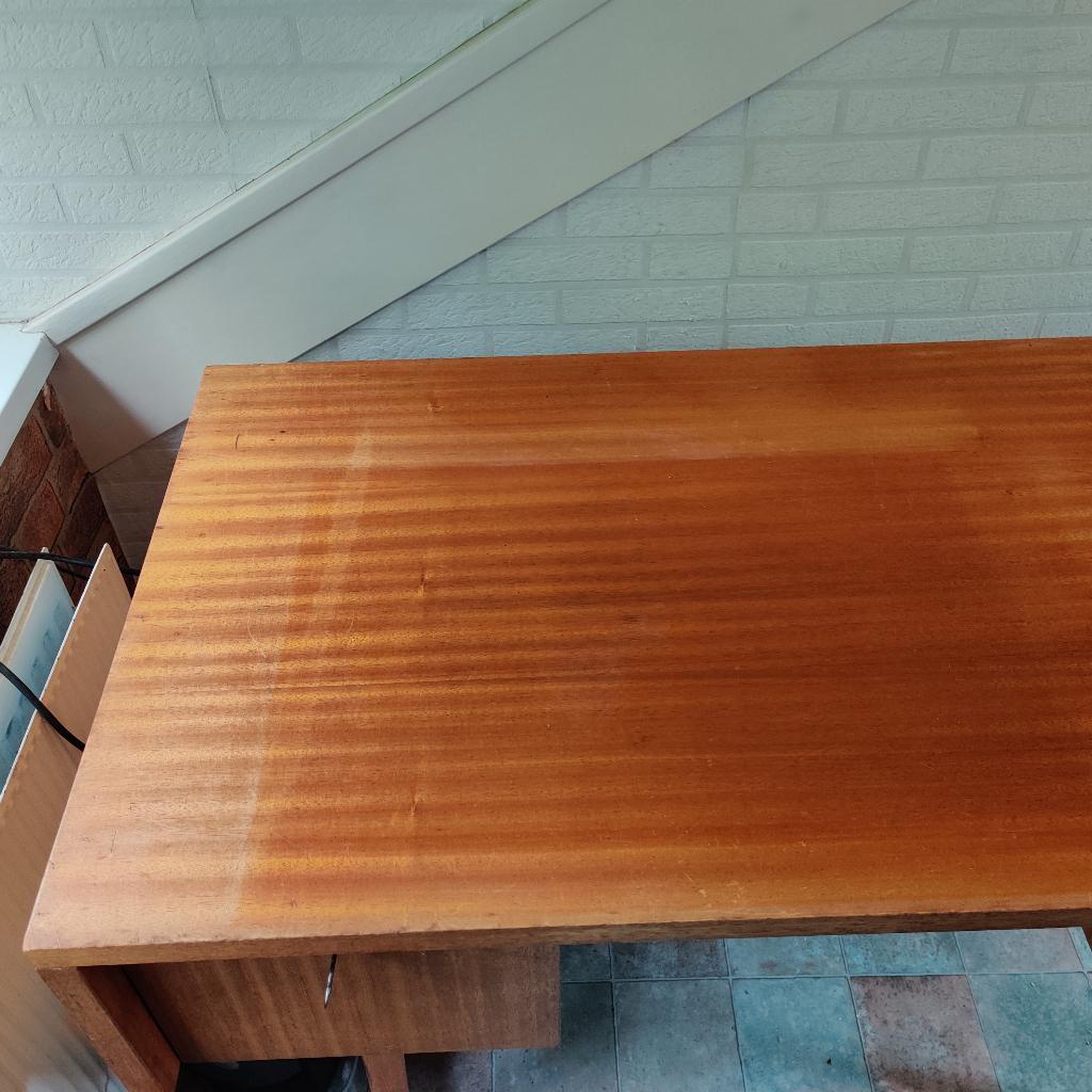 Vintage schrijftafel met laden en deels afsluitbaar, Antiek en Kunst, Ophalen