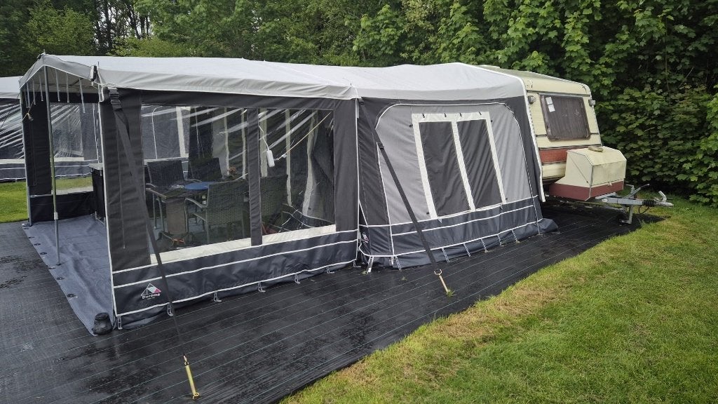 Caravan met voortent en luifel, Koelkast, Rondzit, Kip, Particulier