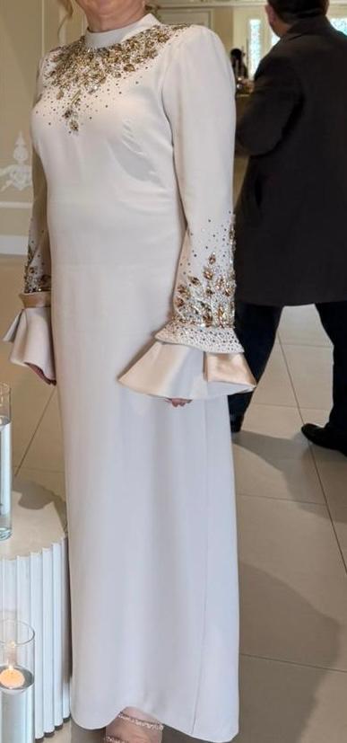 Elegante avondjurk met gouden borduursels maat 44/L  1 keer, Galajurk, Beige, Maat 42/44 (L), Ophalen of Verzenden