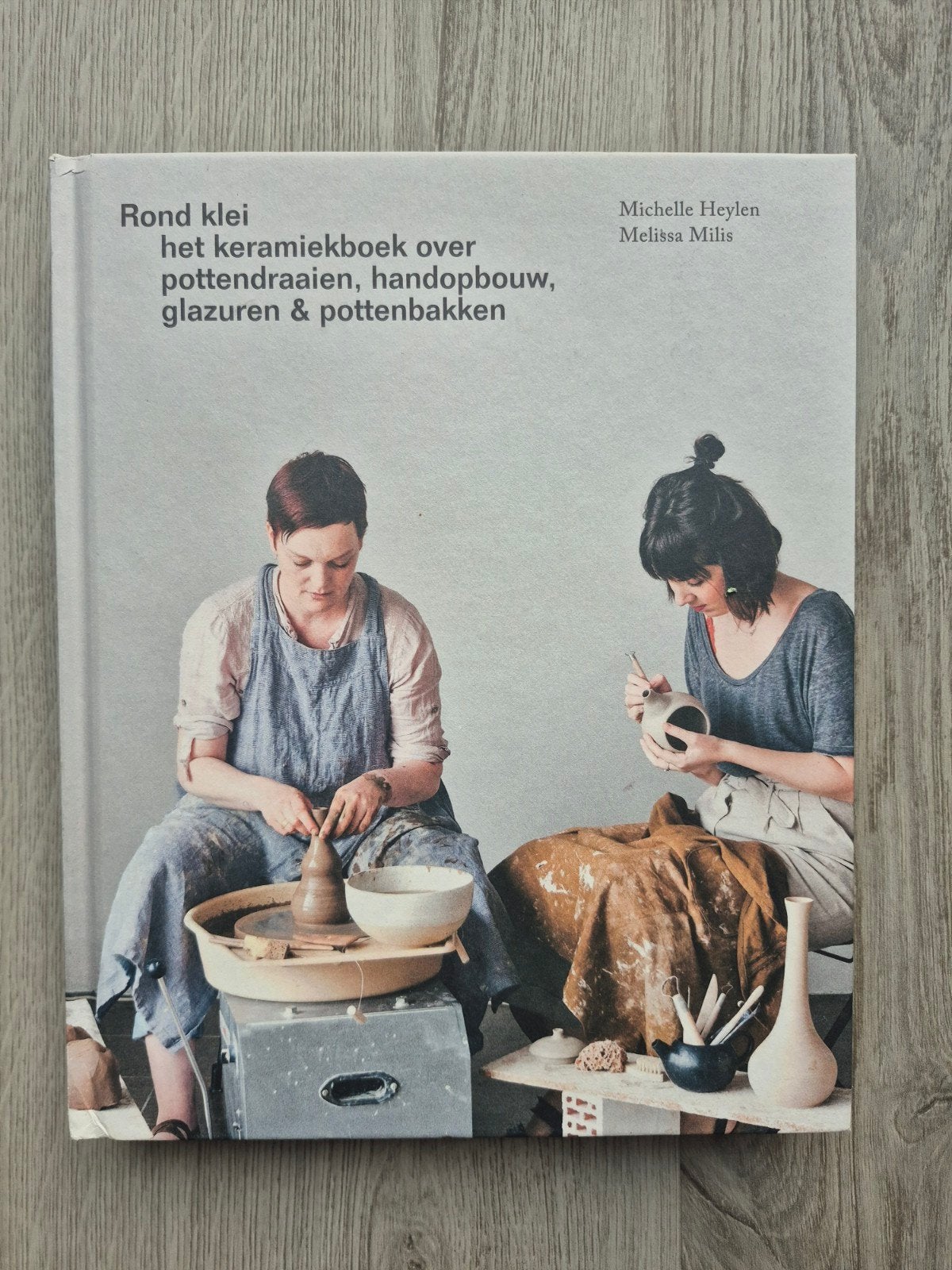 Michelle Heylen - Rond klei, Boeken, Michelle Heylen, Ophalen of Verzenden, Zo goed als nieuw, Kleien en Boetseren