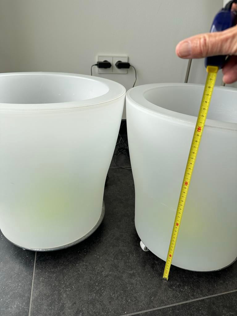 Elho Ambiance LED plantenbakken met meubelhondjes (2x), Kunststof, Gebruikt, Rond, Binnen