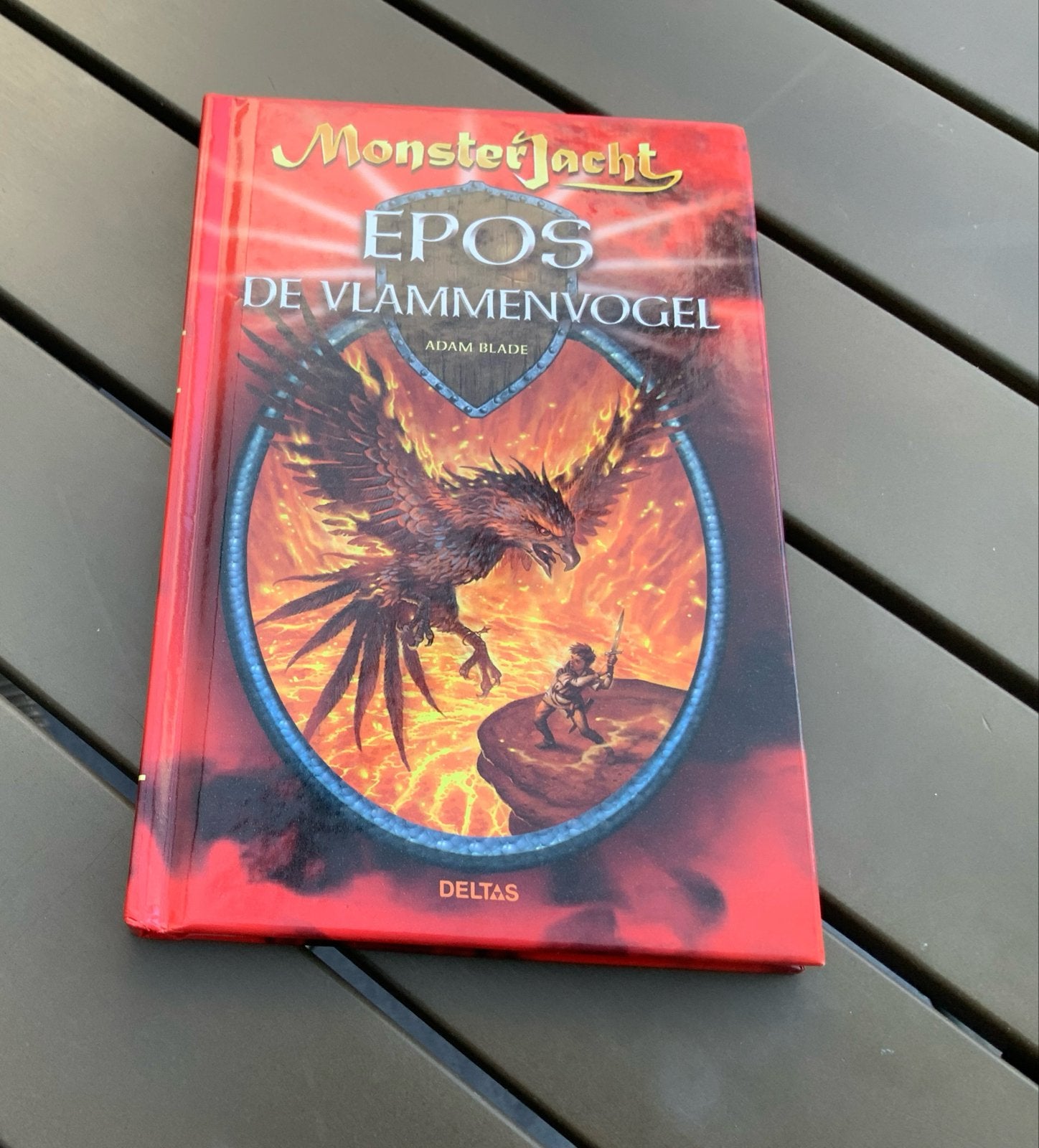 MonsterJacht: Epos De Vlammenvogel - Adam Blade, Ophalen of Verzenden, Gelezen