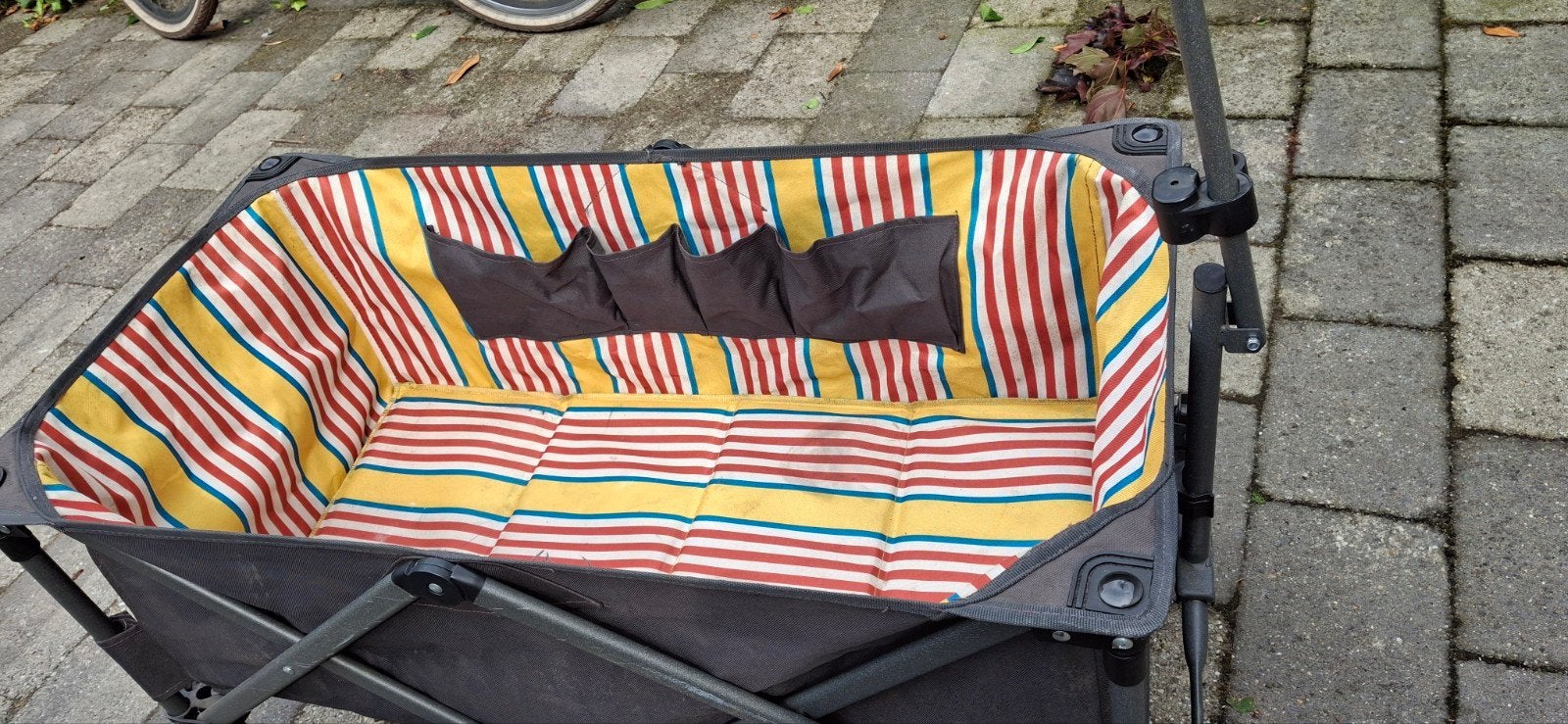 Opvouwbare bolderkar met vrolijke strepen, Ophalen, Gebruikt