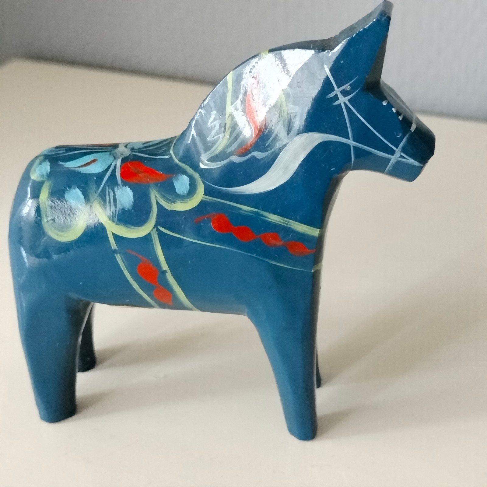 Zweeds houten Dala paardje, Ophalen