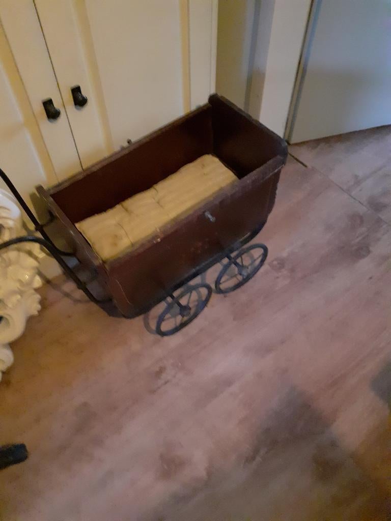 Heel oude brocante Franse poppenwagen, Ophalen