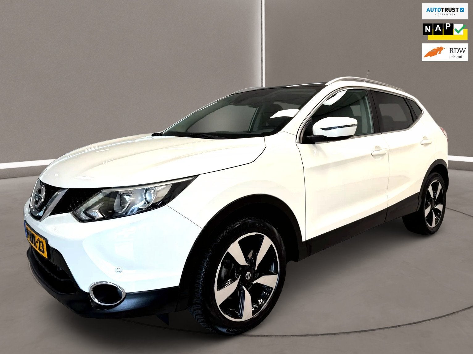 Nissan Qashqai 1.2 Connect Edition 116 Pk Automat Airco Navi, Euro 5, 680 kg, 4 cilinders, Wit