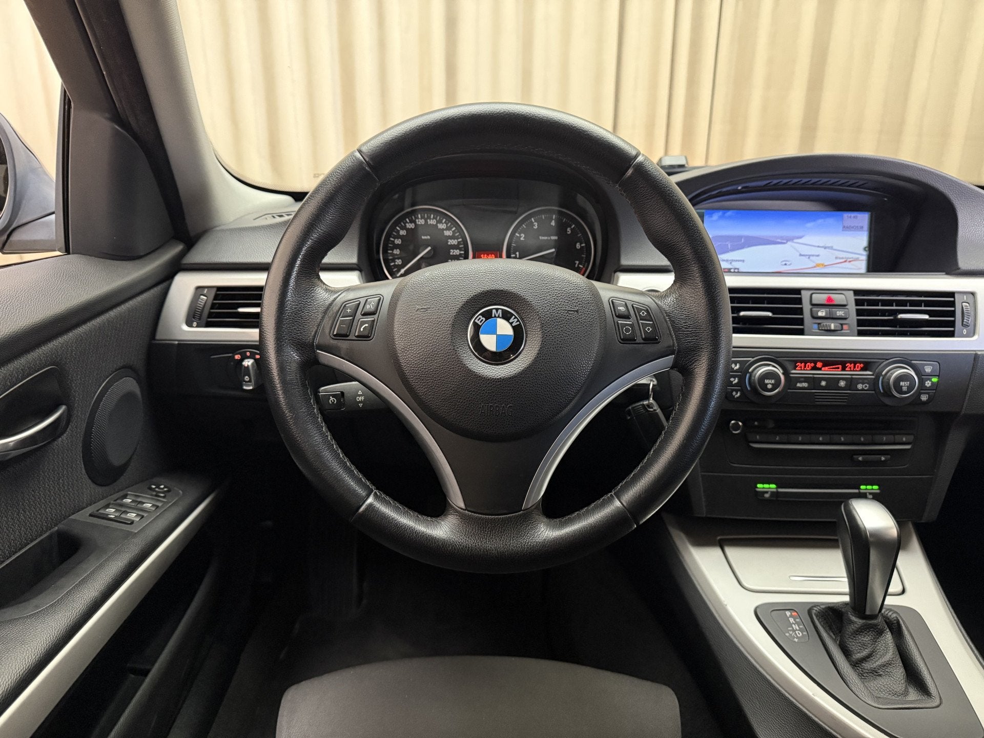 BMW 3-serie 325i High Executive 218 PK / Automaat / LCI Face, Auto's, Automaat, 745 kg, Gebruikt, 1435 kg