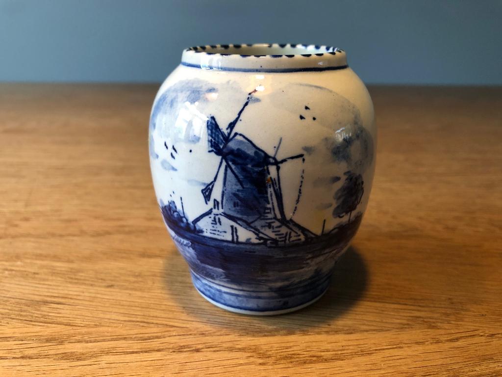 Delfts blauw beschilderd melkkannetje en lepelvaasje, Ophalen of Verzenden