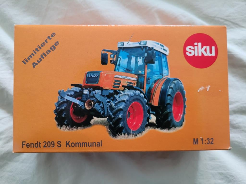 Fendt 209 s kommunal 1:32 limited edition nieuw in doos, Hobby en Vrije tijd, Ophalen of Verzenden, Nieuw, Tractor of Landbouw