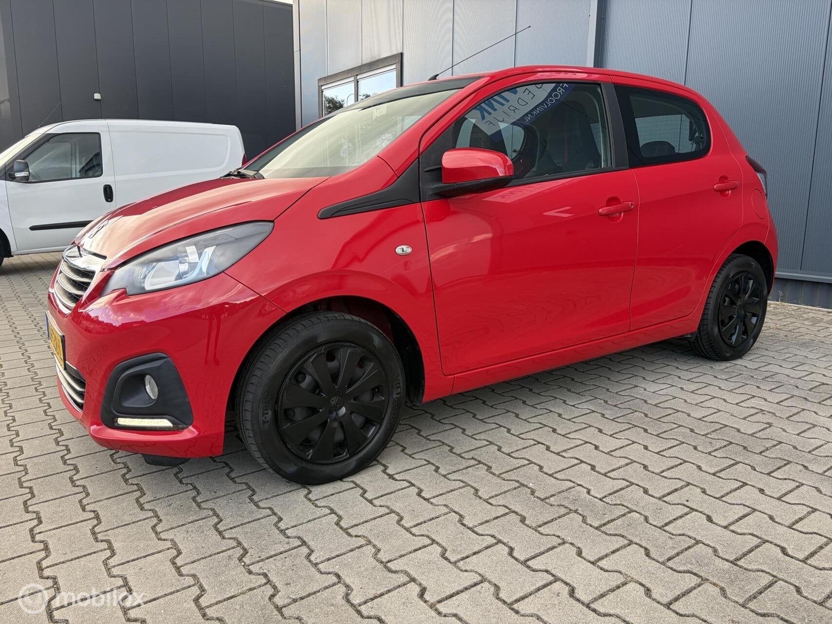 Peugeot 108 1.0 e-VTi Active BTW Airco Nieuwe Apk, Voorwielaandrijving, Stof, Gebruikt, Zwart