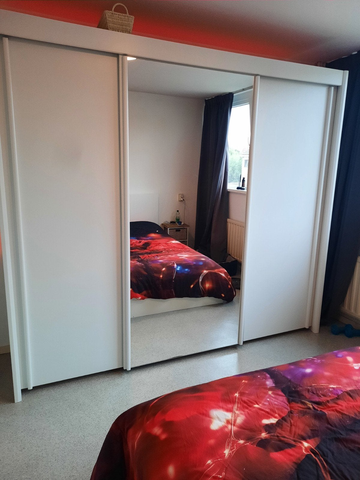 Grote kledingkast met schuifdeuren en spiegel, 200 cm of meer, Met plank(en), Ophalen of Verzenden, Zo goed als nieuw