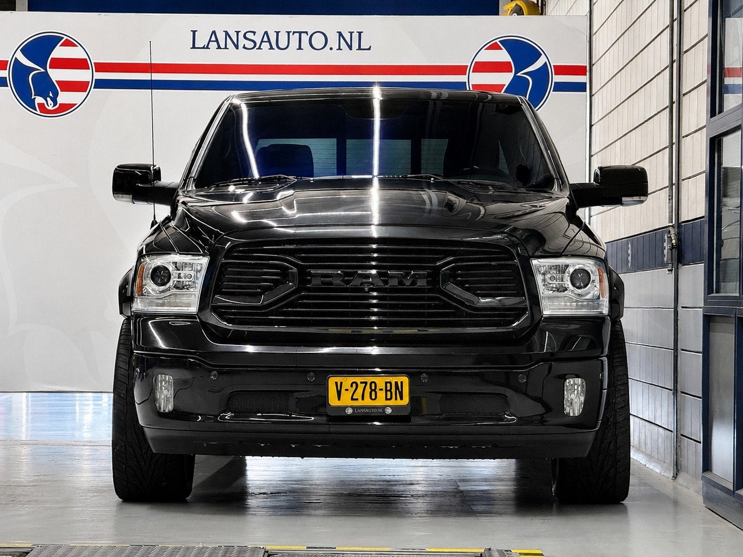 Dodge Ram 1500 Limited| Luchtvering 5.7L Hemi V8 4x4, Auto's, Automaat, Gebruikt, 5654 cc, Zwart