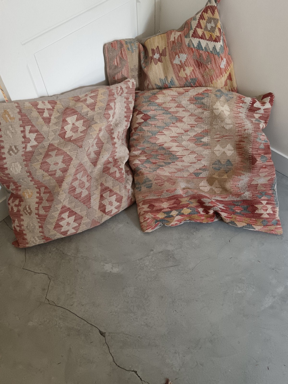 3  grote Afghaanse kelim Maimana kussens, Huis en Inrichting, Ophalen, Gebruikt, Geel, Vierkant
