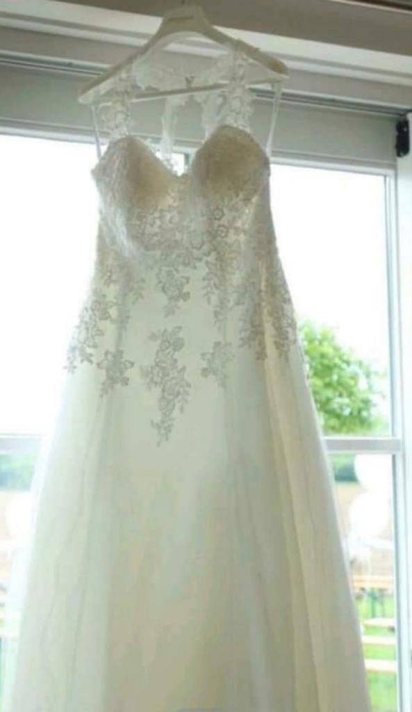 Mooie romantische trouwjurk Demetrios speciale rug kant tule, Ophalen of Verzenden, Zo goed als nieuw, Wit, Trouwjurk