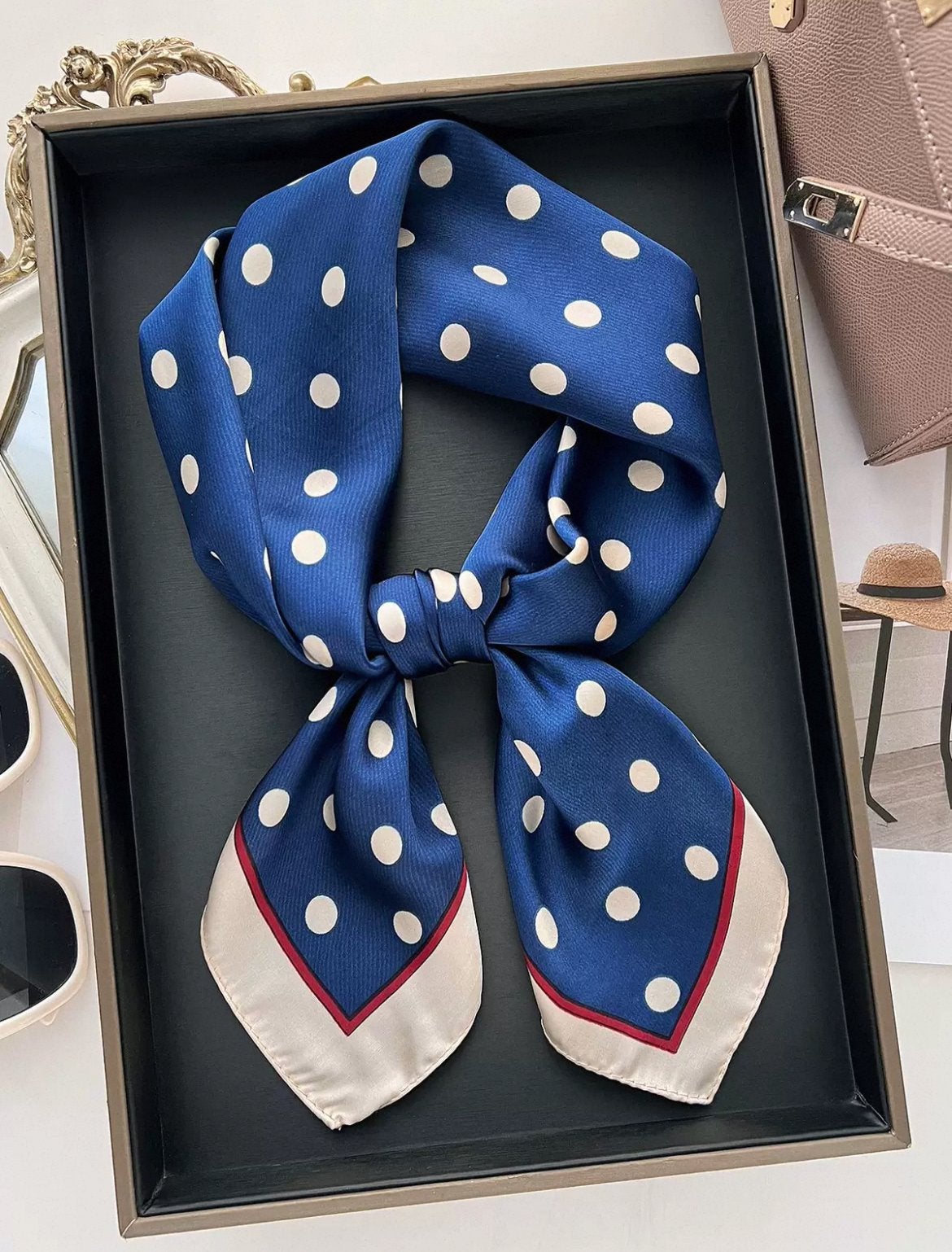 Satijnen dunne sjaal 70cm vierkant - Nieuw, Kleding | Dames, Mutsen, Sjaals en Handschoenen, Verzenden, Nieuw, Sjaal
