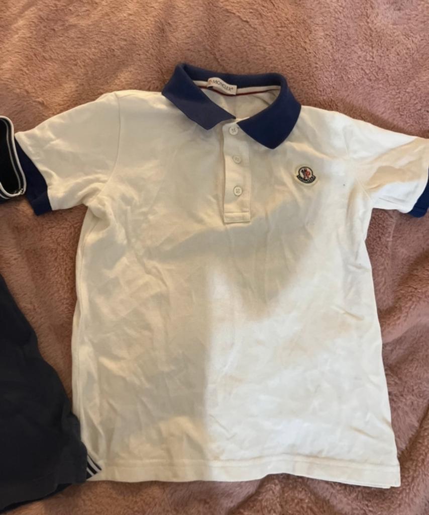 Moncler polo mt 128, Kinderen en Baby's, Kinderkleding | Maat 128, Ophalen of Verzenden, Zo goed als nieuw, Jongen, Shirt of Longsleeve