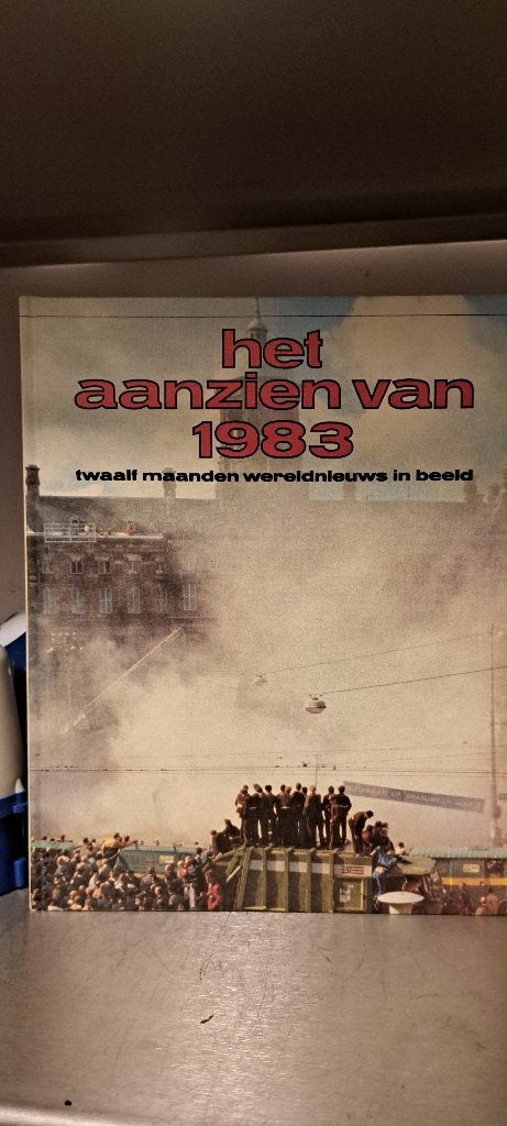 Het aanzien van 1983 (Z247-102), Ophalen of Verzenden, Zo goed als nieuw, Overige gebieden