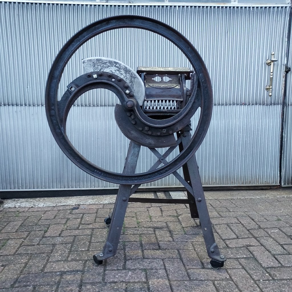 Hakselaar stro antiek, Ophalen