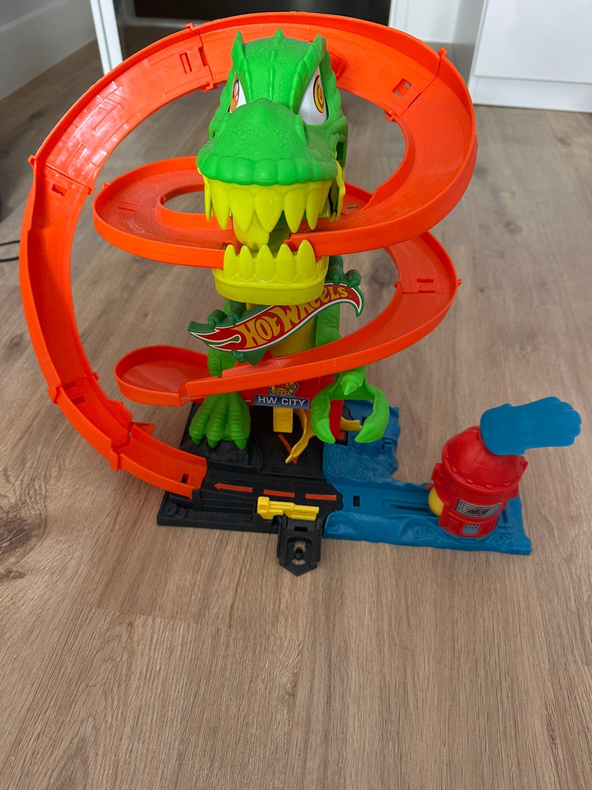 Hot Wheels City T-Rex Blaze Battle Racebaan, Racebaan, Ophalen of Verzenden, Zo goed als nieuw, Hot Wheels
