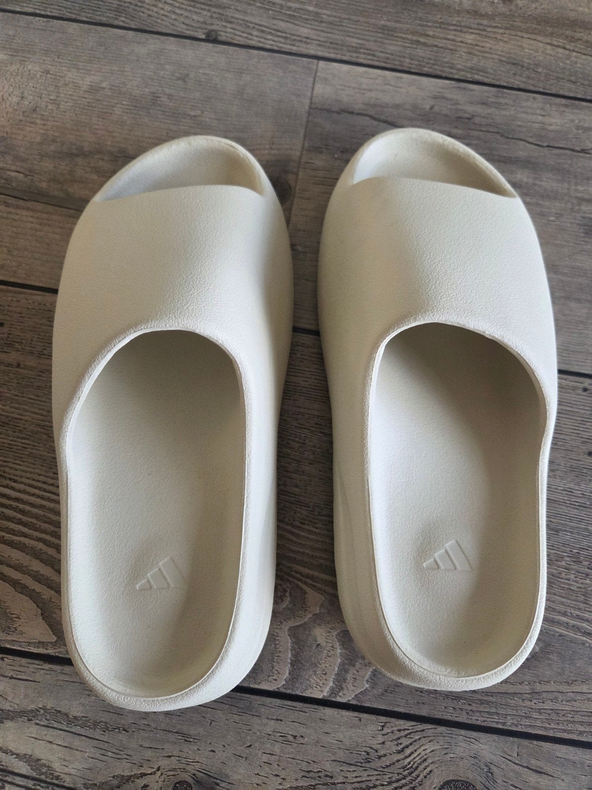 Yeezy Slide Bone - Maat 39/40, Kleding | Dames, Ophalen of Verzenden, Nieuw, Sneakers of Gympen