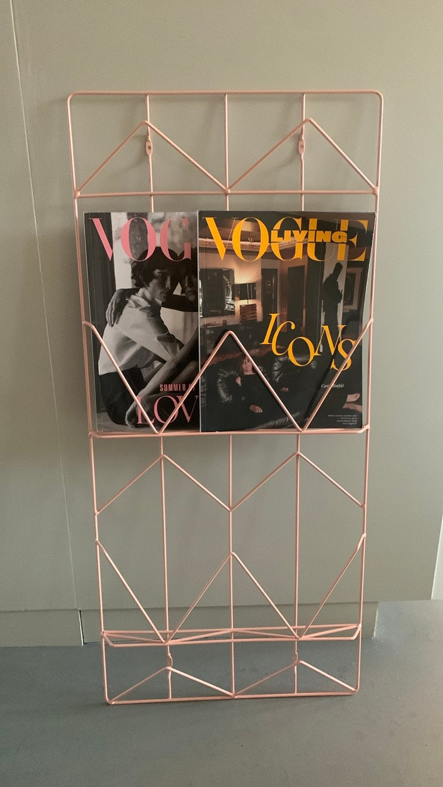 Roze metalen tijdschriftenrek (Ikea Kvicksund), Ophalen, Metaal, Zo goed als nieuw, Tijdschriftenrek
