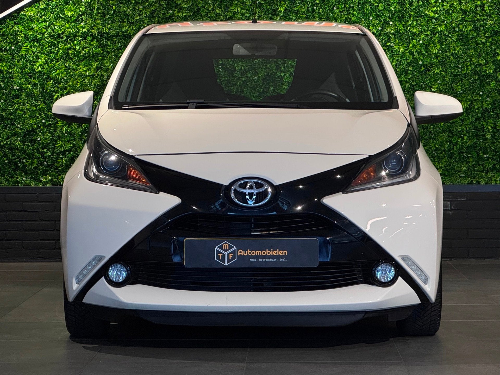 Toyota Aygo 1.0 VVT-i X-PLAY |NAVI|CAMERA|SUPERSTAAT, Voorwielaandrijving, Stof, Gebruikt, Met garantie (alle)