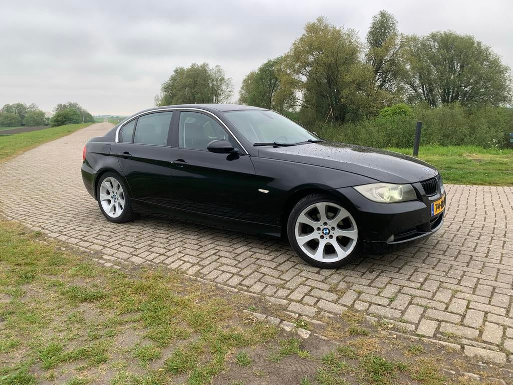 BMW 3-Serie 2.0 I 320 2005 Zwart. Nap., Auto's, BMW, Achterwielaandrijving, 1995 cc, 1295 kg, 4 cilinders