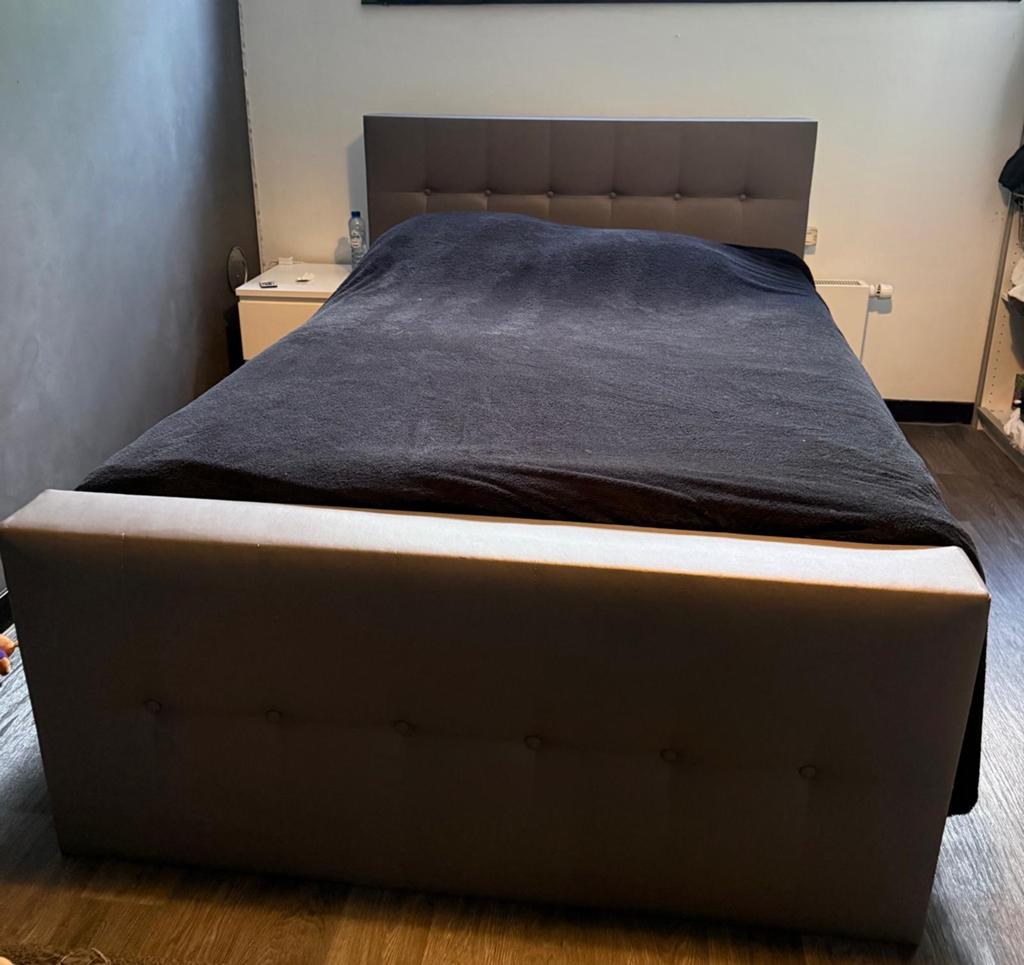 3x Tweepersoonsbed met gestoffeerd hoofdbord, Huis en Inrichting, Slaapkamer | Bedden, Ophalen, Gebruikt, Tweepersoons, 140 cm