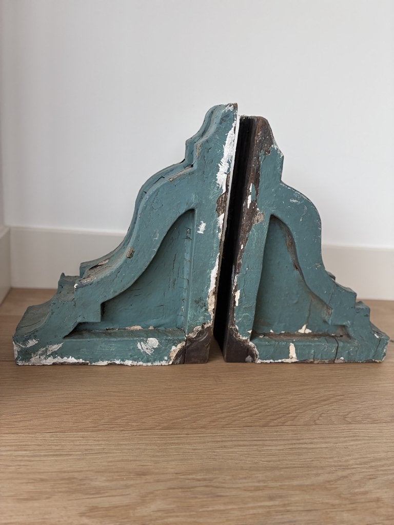 Pair of antique wood corbels, Ophalen