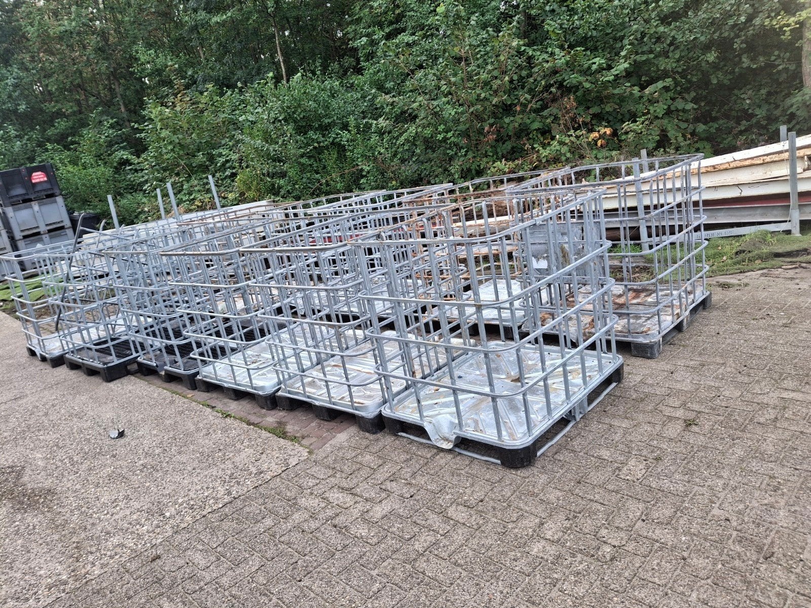 tk ibc kratten ibc rekken  15 stuks  20 euro per stuk 1 koop, Ophalen
