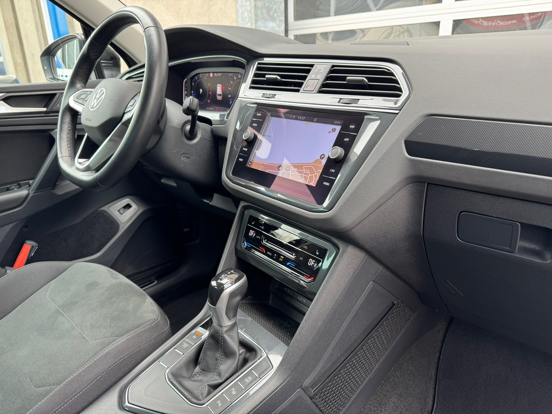 Volkswagen Tiguan 1.5 TSI Elegance DSG|Matrix LED|20 inch|Tr, Auto's, Volkswagen, 12 maanden, Stof, 4 cilinders, Origineel Nederlands