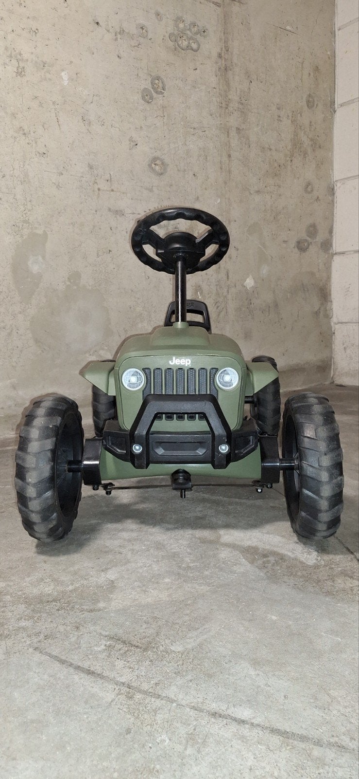 Berg Buzzy Jeep Sahara skelter in goede staat, Ophalen, Gebruikt, Berg