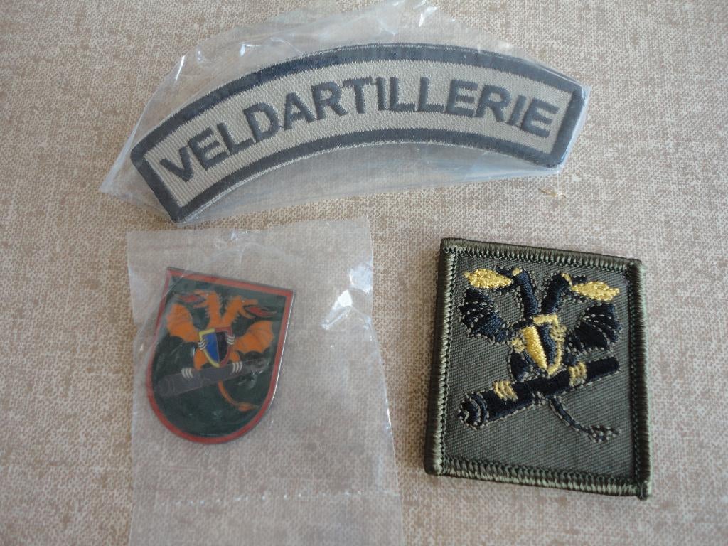 Setje emblemen VUSTCO, Ophalen of Verzenden, Landmacht, Nederland, Embleem of Badge