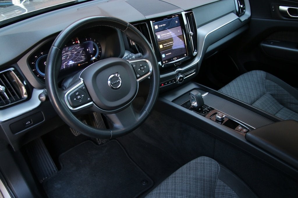 Volvo XC60 B4 Mild-Hybrid (bj 2023, automaat), Auto's, Automaat, 12 maanden, Gebruikt, 14 km/l