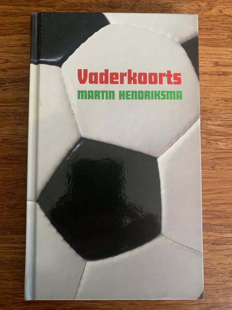 Vaderkoorts - Martin Hendriksma (Voetbalboek), Ophalen of Verzenden, Zo goed als nieuw, Balsport