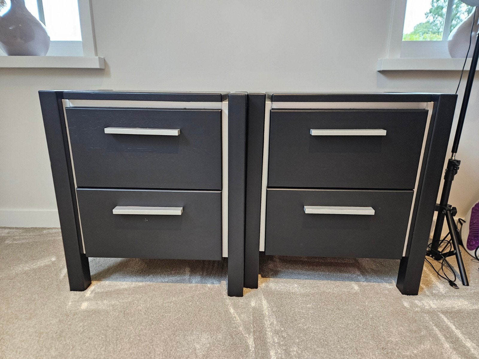 2 eikenhouten nachtkastjes van Bos Bedden, zwart, Ophalen, Gebruikt, 55 tot 70 cm, 45 tot 65 cm