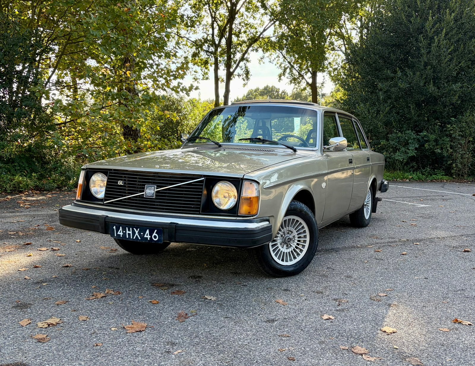 Volvo 244GL Aut. Stuurbekr. Schuifdak Leder 84dkm  NAP, Automaat, Achterwielaandrijving, Zwart, 4 cilinders