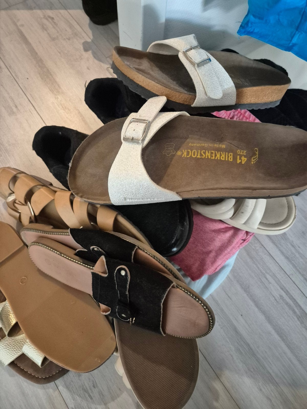 Gratis slippers maat 40, 41 en kleding diverse maten, Ophalen of Verzenden, Zo goed als nieuw, Overige kleuren