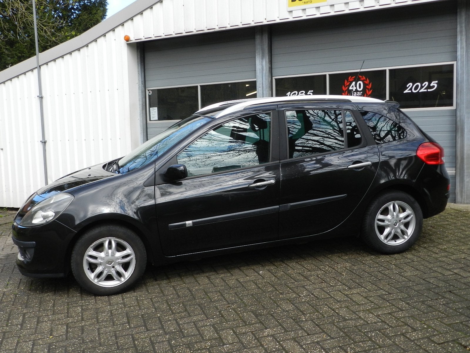 Renault Clio Estate 5Deurs 1.2 TCE Corporate Climate en Crui, Auto's, Voorwielaandrijving, Dealer onderhouden, Gebruikt, Zwart