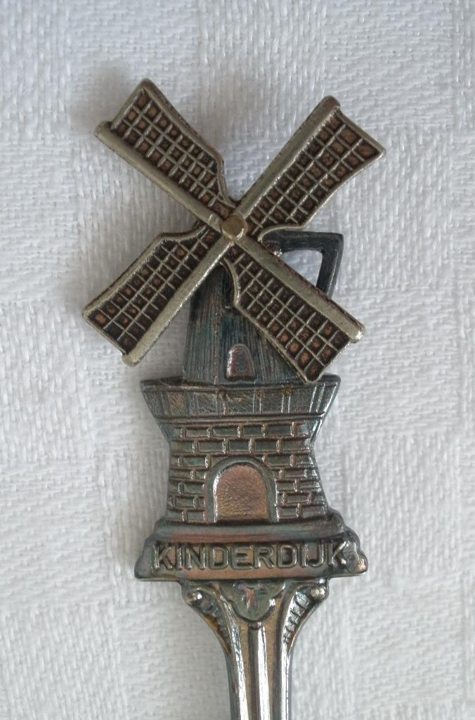 Oud lepeltje Kinderdijk molen met draaiende wieken, Ophalen of Verzenden