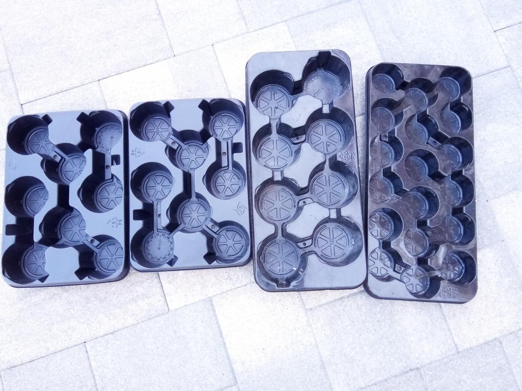 Trays voor bloempotjes, Tuin en Terras, Ophalen, Kunststof, Gebruikt, 40 cm of meer