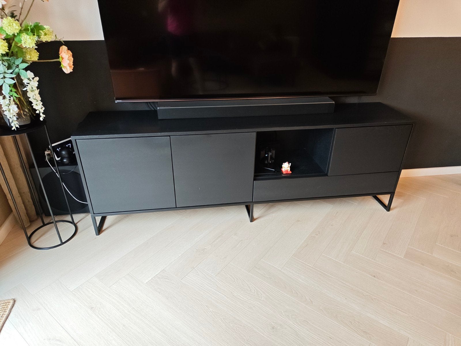 Zwarte tv-kast/ dressoir van echt hout (Gosens), Gebruikt, Modern strak, 200 cm of meer, 25 tot 50 cm