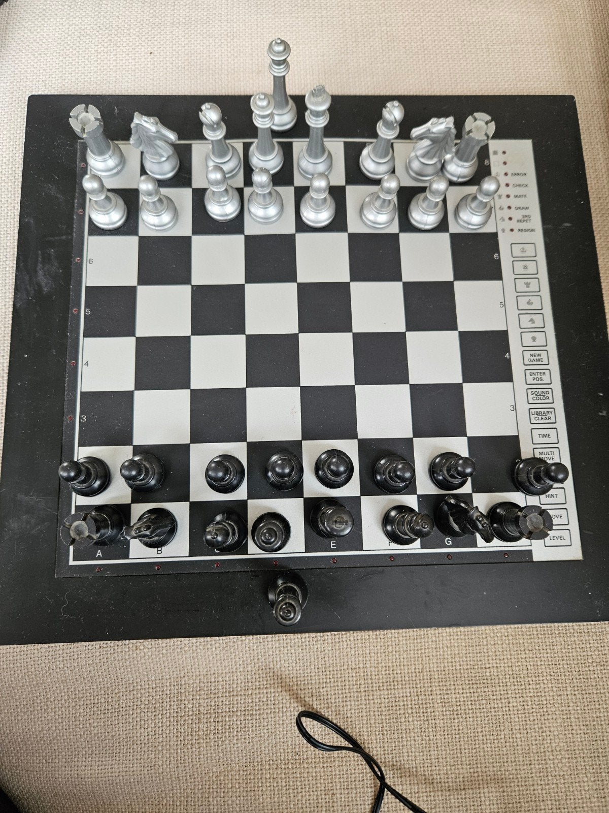 Elektronisch schaakspel - Zilver en Zwart, Ophalen of Verzenden, Minder dan 500 stukjes, Gebruikt, Schaken